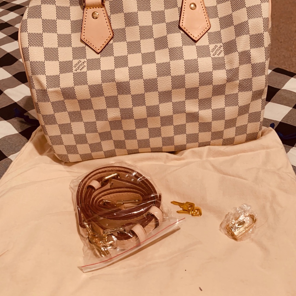 Brand new daisy rose purse